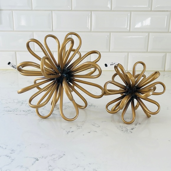 Pier 1 Gold Small Metal Loop Figurine - Picture 8 of 9